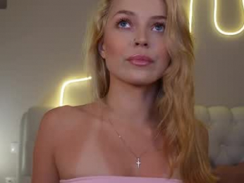 kelly_peachpiee webcam model stream image