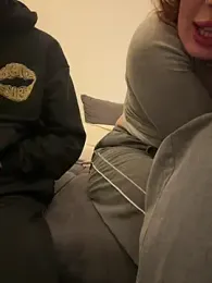 Chaos_and_cream webcam model stream image