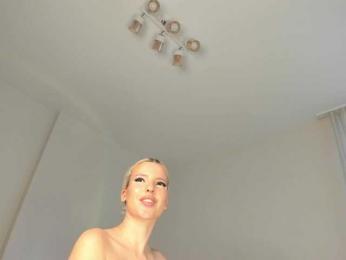 Rosyjune webcam bongacams model stream image