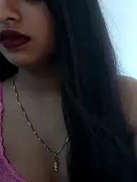 Maahhii_2 webcam model stream image