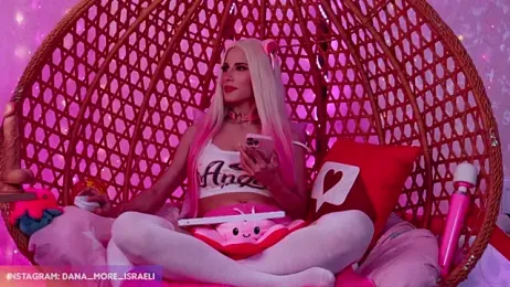 dana_more webcam model stream image