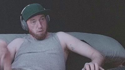 Genitalwars webcam model stream image