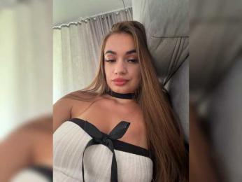 ------_ webcam bongacams model stream image