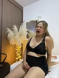 Leyna_liu webcam model stream image