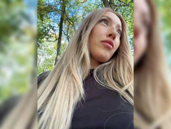 Chloee webcam bongacams model stream image