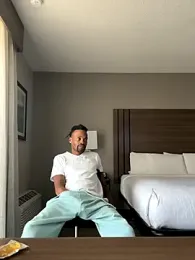 2HandsLong webcam model stream image