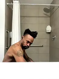 2HandsLong webcam model stream image