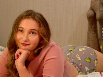 PeachGirl webcam model stream image