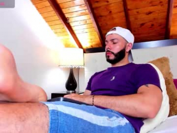 tom_bailey_ webcam model stream image