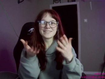 stillHer webcam model stream image