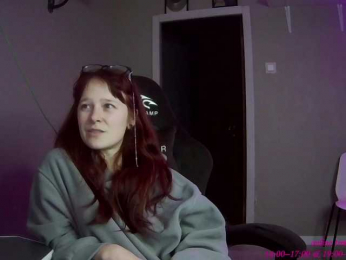 stillHer webcam model stream image