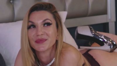 MayaHales webcam model stream image