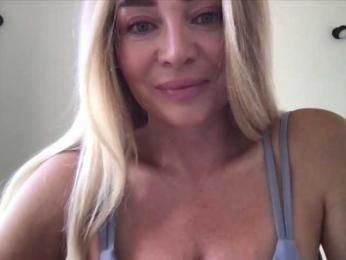 chloebelle webcam model stream image