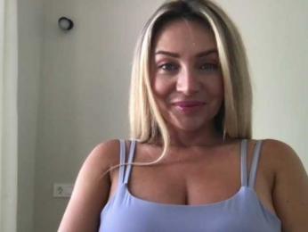 chloebelle webcam model stream image