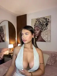 _laura_02 webcam model stream image