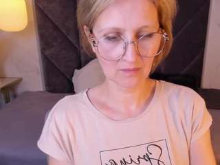 parischerry webcam model stream image