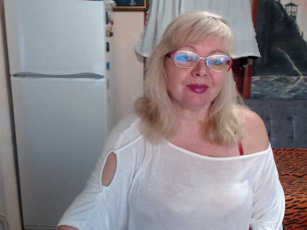 EvelynLoveShy webcam model stream image