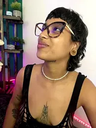 LollaByer webcam model stream image