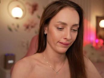 MilaLuxury webcam model stream image