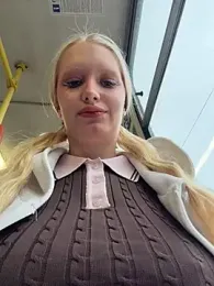 Elfi_InPublic webcam model stream image