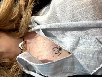 ashleymilf_1 webcam model stream image