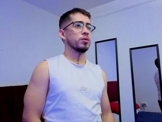 Tommas Johnson webcam model stream image
