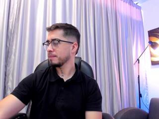 Tommas Johnson webcam model stream image