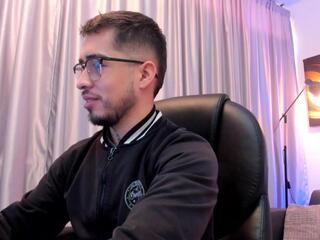 Tommas Johnson webcam model stream image