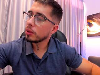 Tommas Johnson webcam model stream image