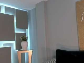 mialaurence webcam model stream image