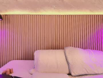 big_tits_in_your_face webcam model stream image