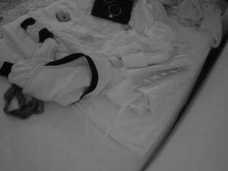 voyeurcam-julmodels-whitebed-1 webcam model stream image
