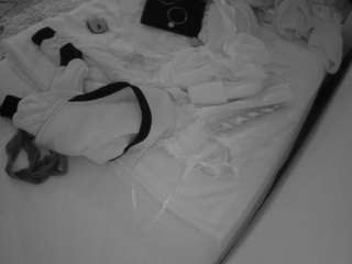voyeurcam-julmodels-whitebed-1 webcam model stream image