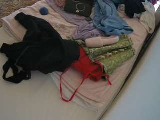 voyeurcam-julmodels-whitebed-1 webcam model stream image