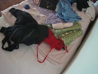 voyeurcam-julmodels-whitebed-1 webcam model stream image