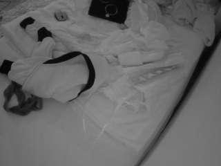 voyeurcam-julmodels-whitebed-1 webcam model stream image