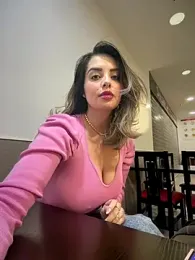 Alirawrz webcam model stream image