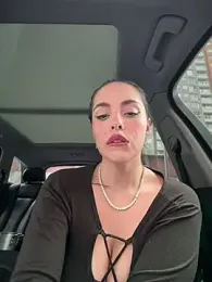 Alirawrz webcam model stream image