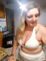 BecciDeluxe webcam model stream image