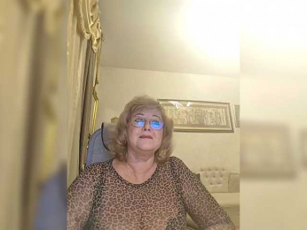 KarinkaSweet webcam model stream image