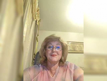 KarinkaSweet webcam model stream image