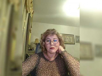 KarinkaSweet webcam model stream image