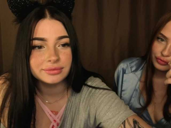 LisaAndDenis webcam model stream image