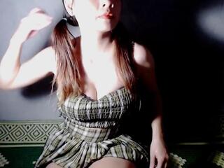 Alana webcam model stream image