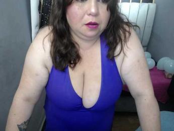 koral-busty webcam model stream image