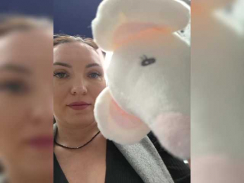 DIVORA webcam bongacams model stream image