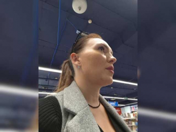 DIVORA webcam model stream image