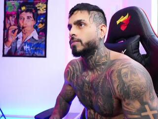 Logan Hugh webcam model stream image