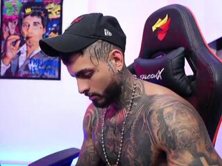 Logan Hugh webcam model stream image