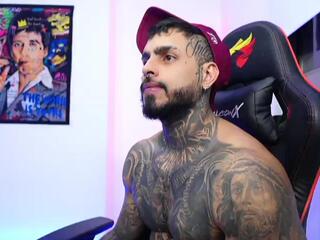 Logan Hugh webcam model stream image